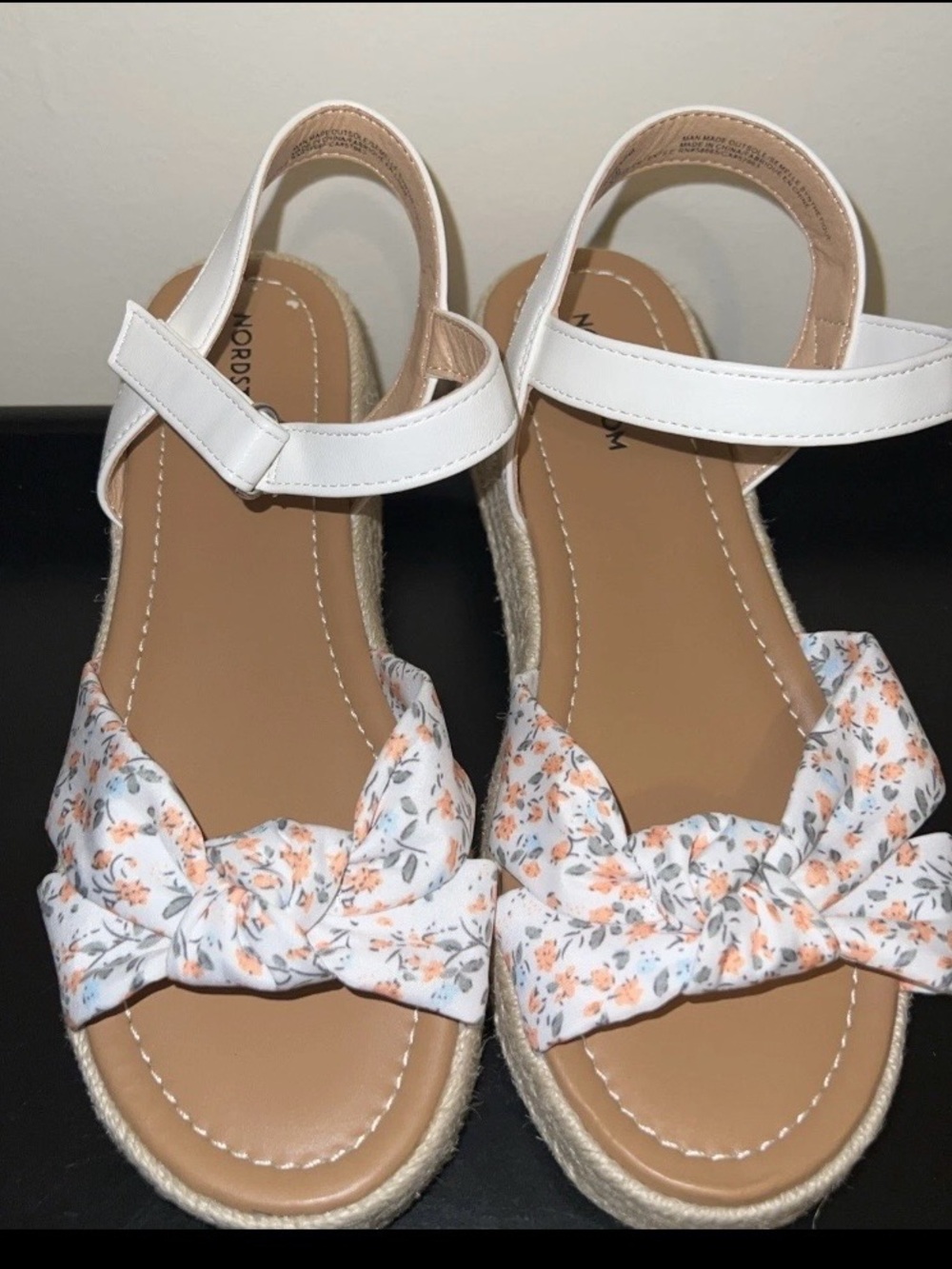 Kids Nordstrom White & Tan Floral Knot Espadrille Sandals (Kids) size 5